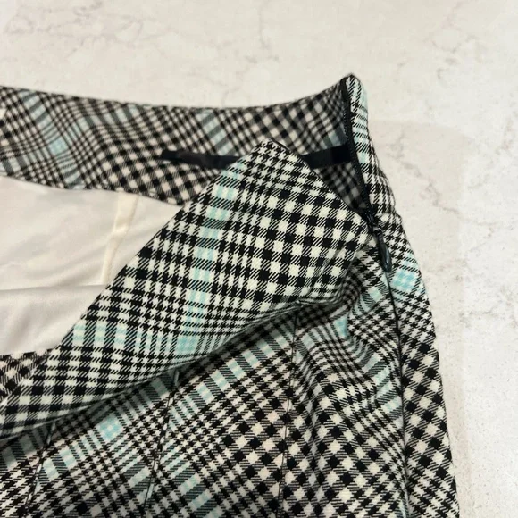 IZOD XFG Womens Size 8 Black Plaid Golf Skort Pleated Side Zipper - Picture 7 of 8